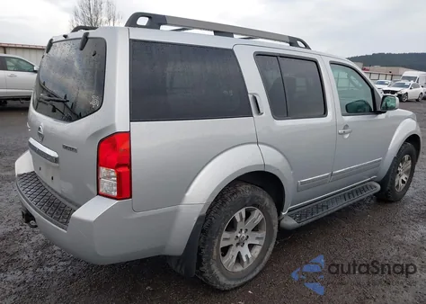 2011 Nissan Pathfinder Silver z USA, uszkodzony, nr VIN 5N1AR1NB5BC609236